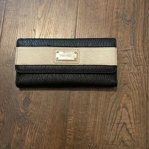 Nine West wallet